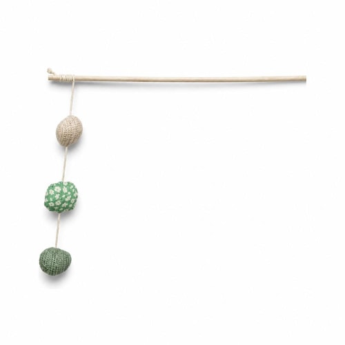 Playing rod w.3 balls wood/fabric catnip